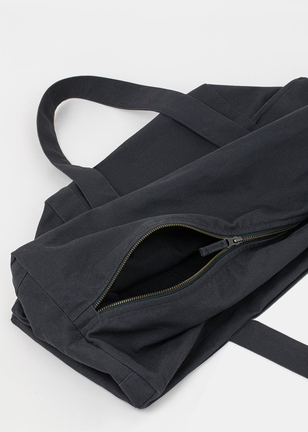 THE ODDER SIDE DUFFLE BAG GRAPHITE