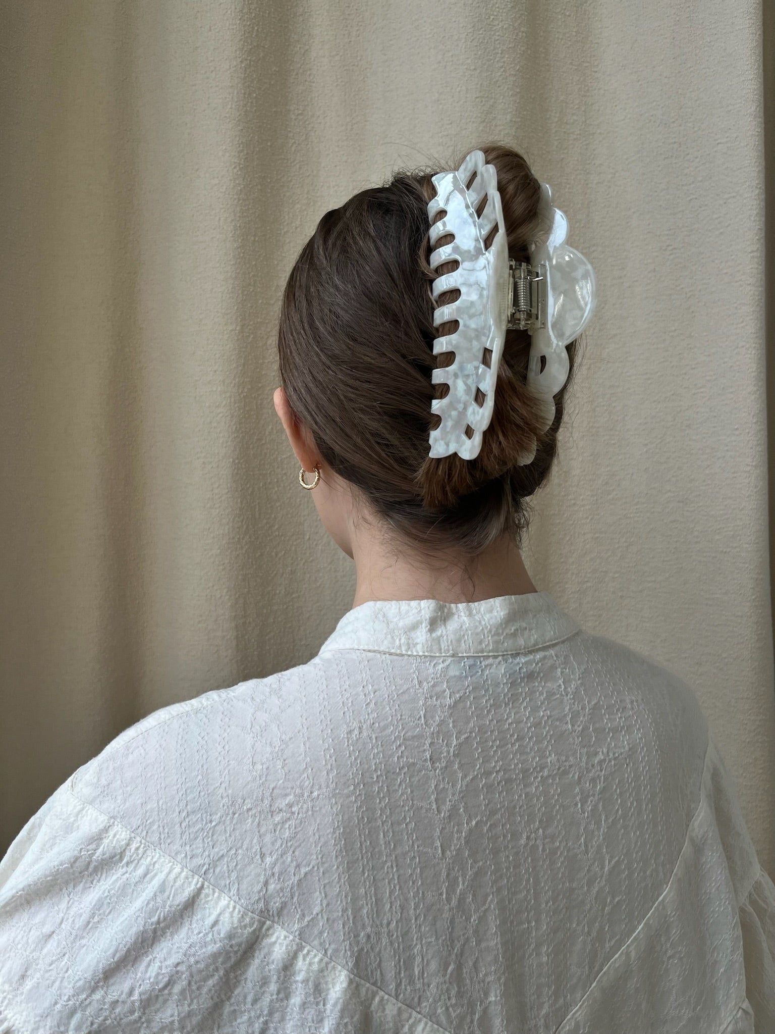 SUI AVA HAIR CLIP EMMA MILKY GIGA WHITE