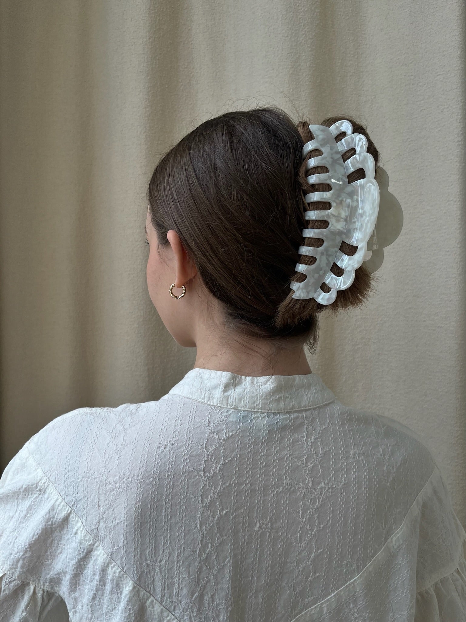 SUI AVA HAIR CLIP EMMA MILKY GIGA WHITE